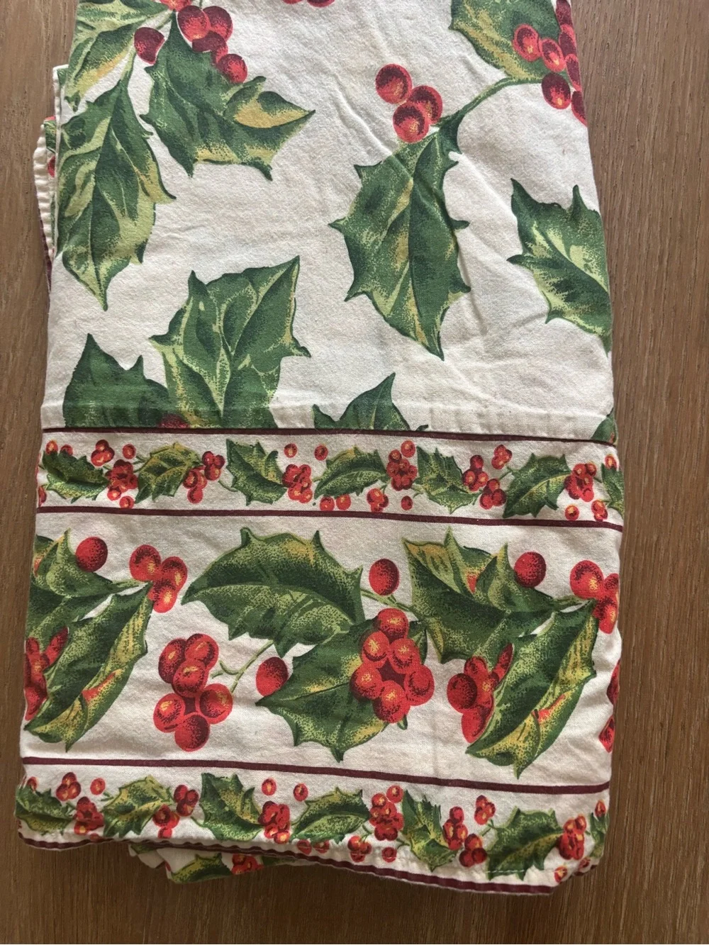 April corner Holiday Holly Print Tablecloth- Red & Green